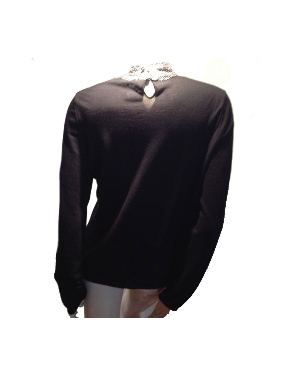CHANEL sweater in black cashmere and removable neck chainmail