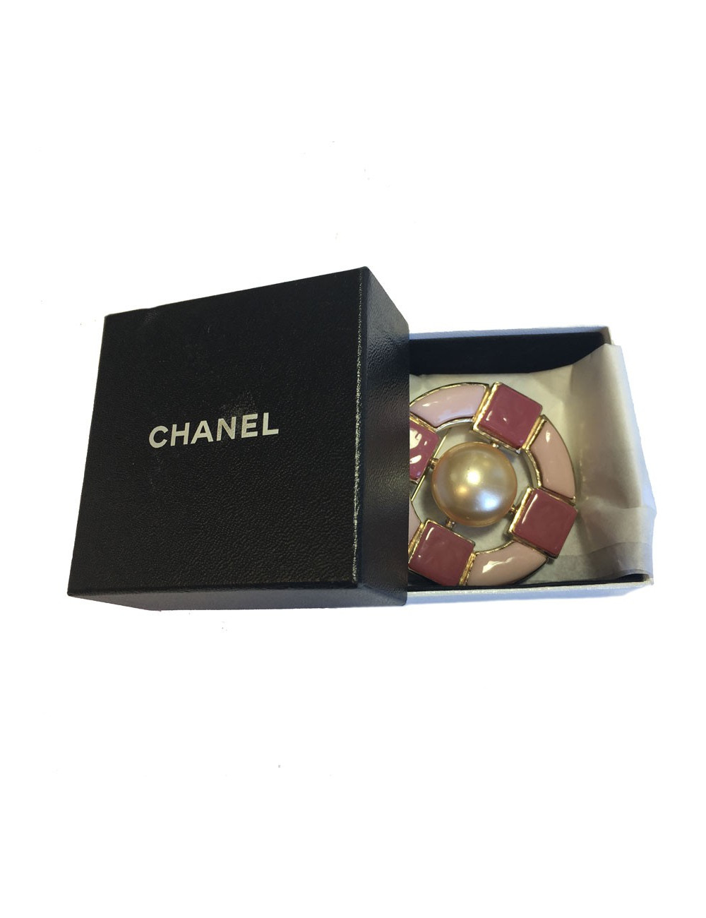 Broche CHANEL en métal doré, perle nacrée et pâte de verre rose