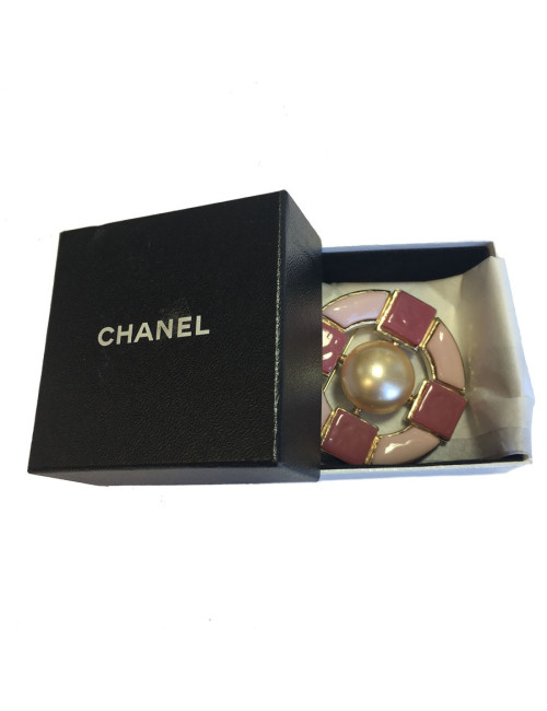 CHANEL round brooch in gilded metal and pink molten glass