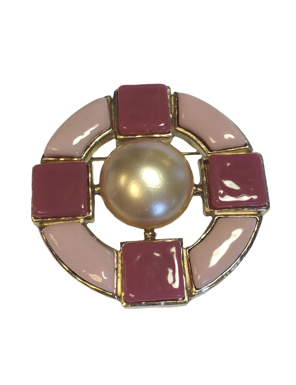 Broche CHANEL en métal doré, perle nacrée et pâte de verre rose