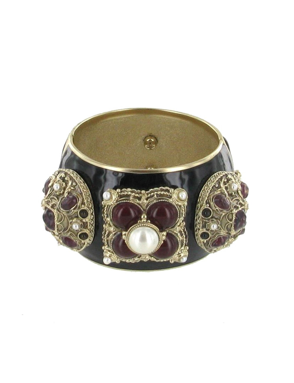 Manchette Couture CHANEL en métal doré mat et résine noire