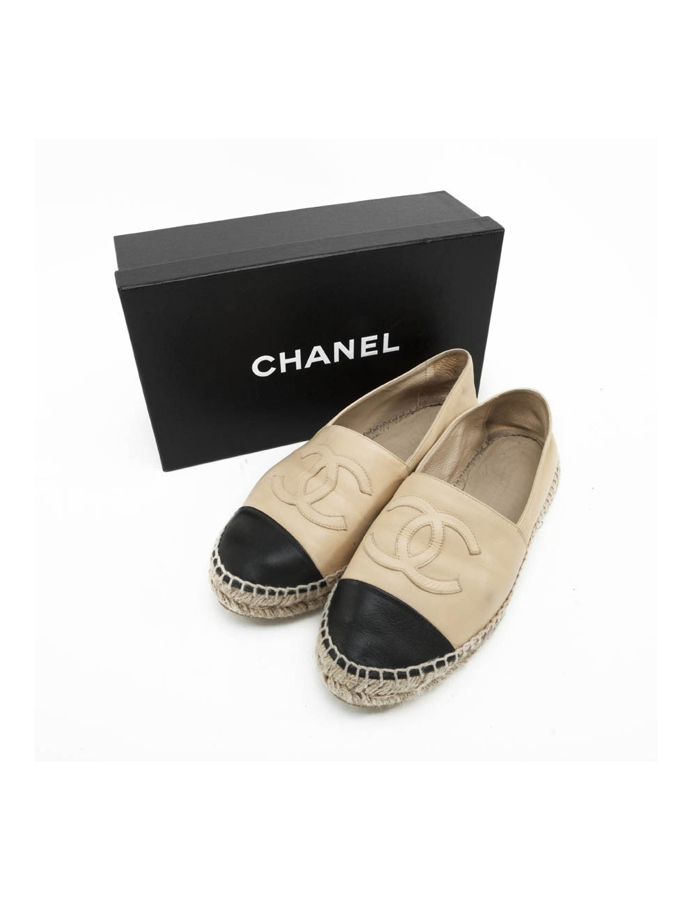 CHANEL T 40 en two-tone leather sneakers