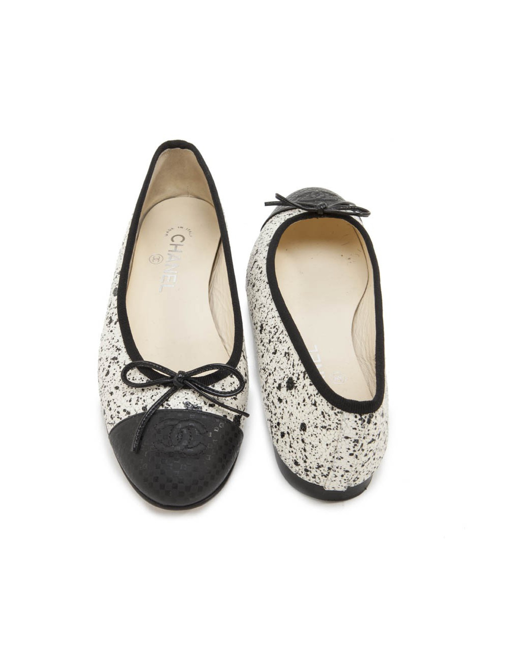 Ballerines CHANEL T 38.5 effet galuchat noir et blanc