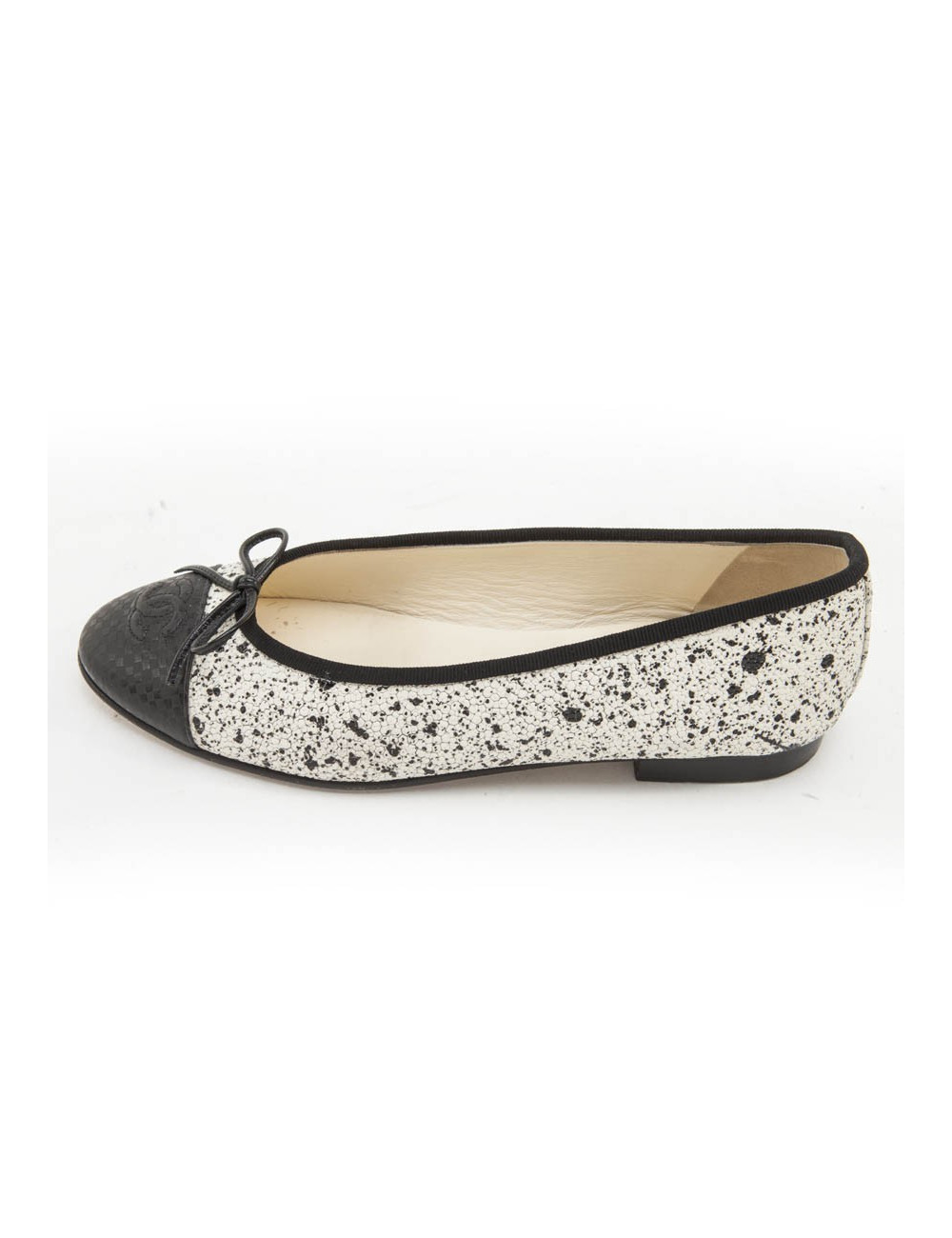 Ballerines CHANEL T 38.5 effet galuchat noir et blanc