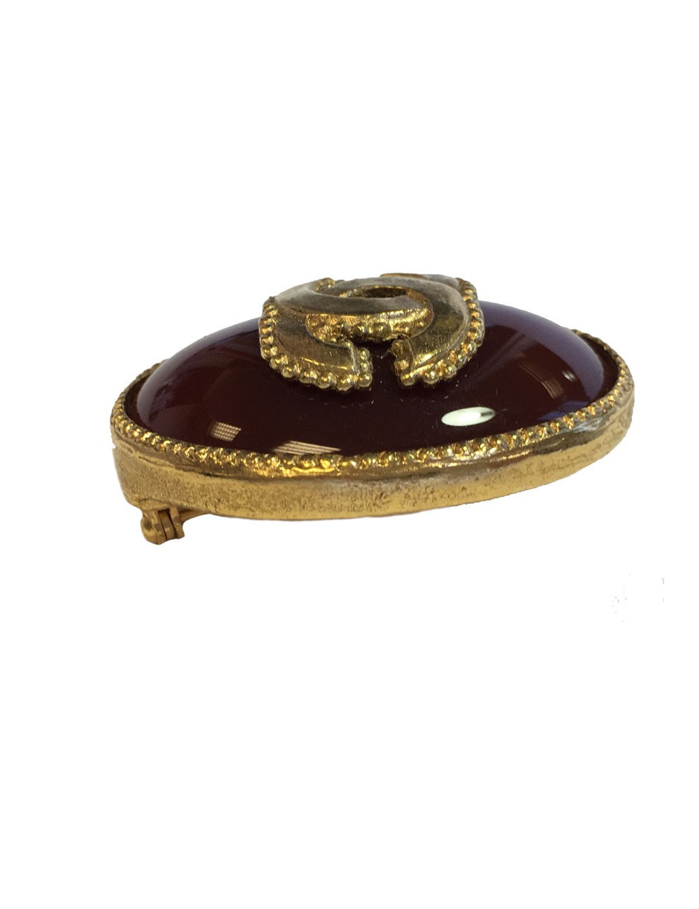 Broche CHANEL ovale en métal doré et pierre semi-précieuse de couleur ambre