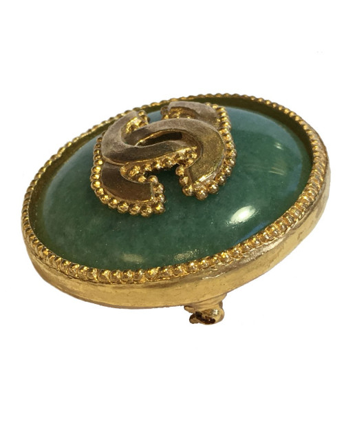 Broche CHANEL ronde en métal doré et pierre semi précieuse couleur jade