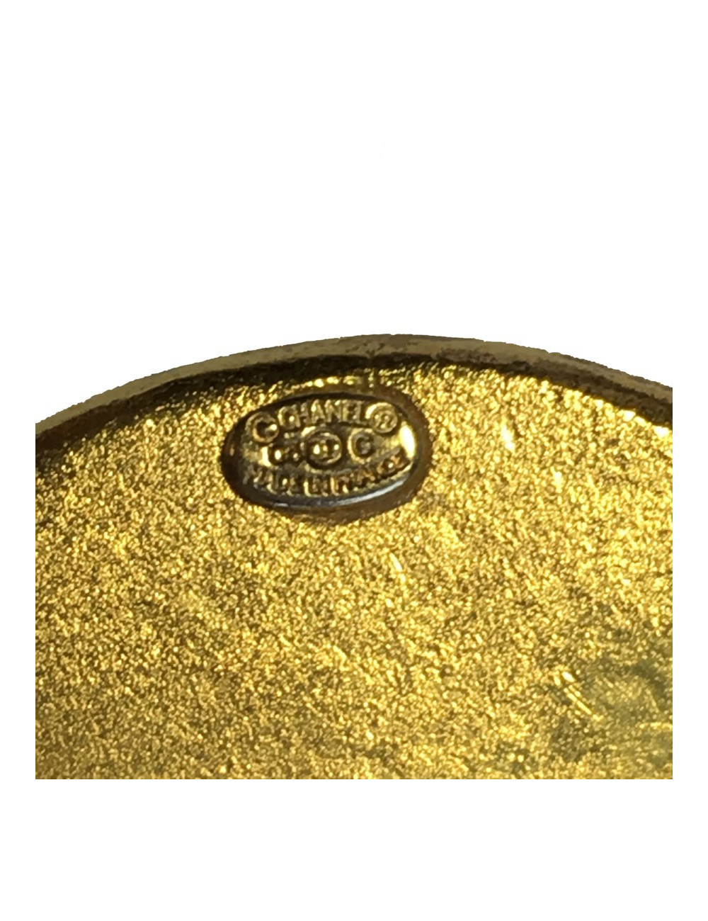 Broche CHANEL ronde en métal doré et pierre semi précieuse couleur jade