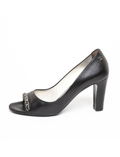 Escarpins CHANEL T 39.5 cuir noir et chaîne argentée