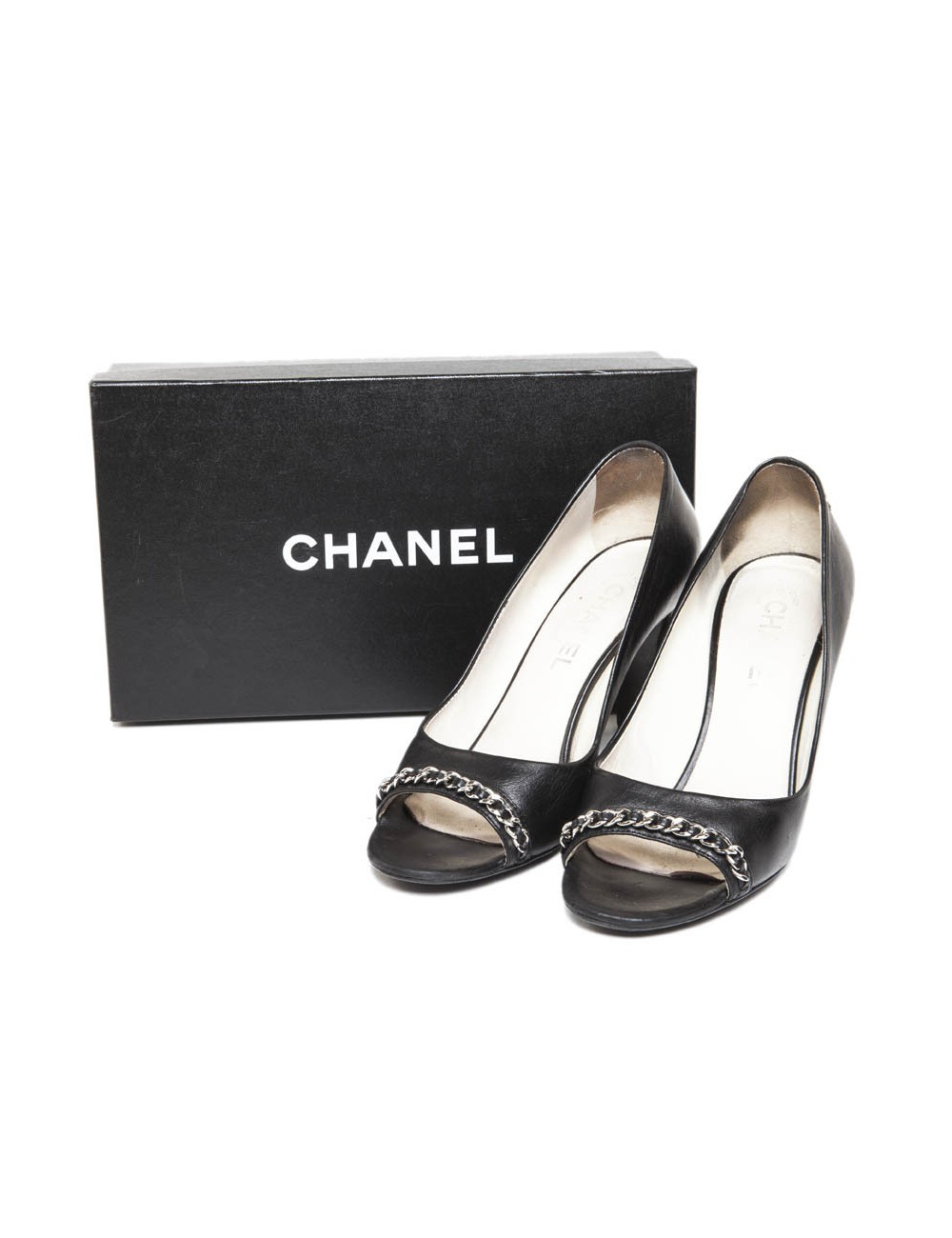 Escarpins CHANEL T 39.5 cuir noir et chaîne argentée