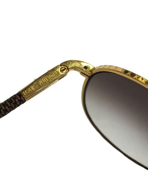 Lunettes de soleil LOUIS VUITTON aviateur en métal doré et toile enduite