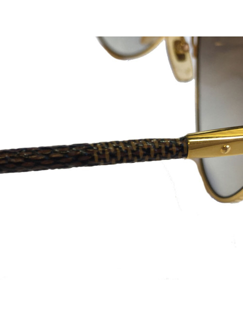 Lunettes de soleil LOUIS VUITTON aviateur en métal doré et toile enduite