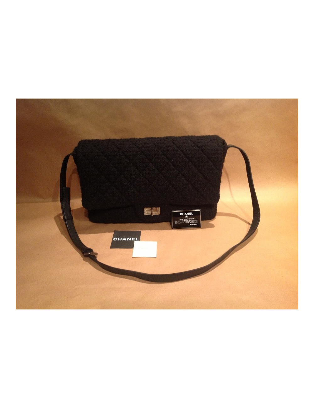Besace 2.55 en tweed noir CHANEL