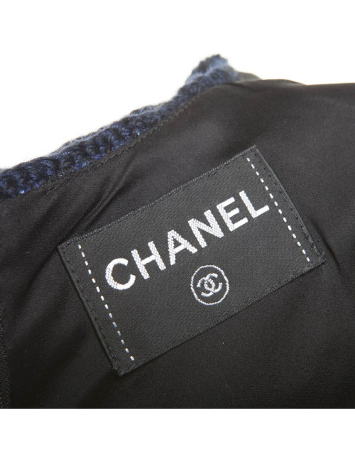 Robe CHANEL T38 "Paris-Shanghaï"en tweed bleu avec sa broche