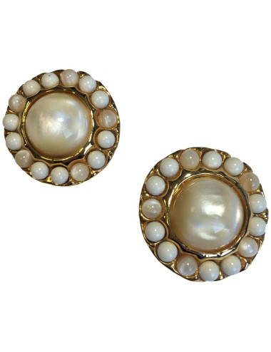CHANEL Vintage Clip-on Earrings in Gilded Metal set with Pearls 2