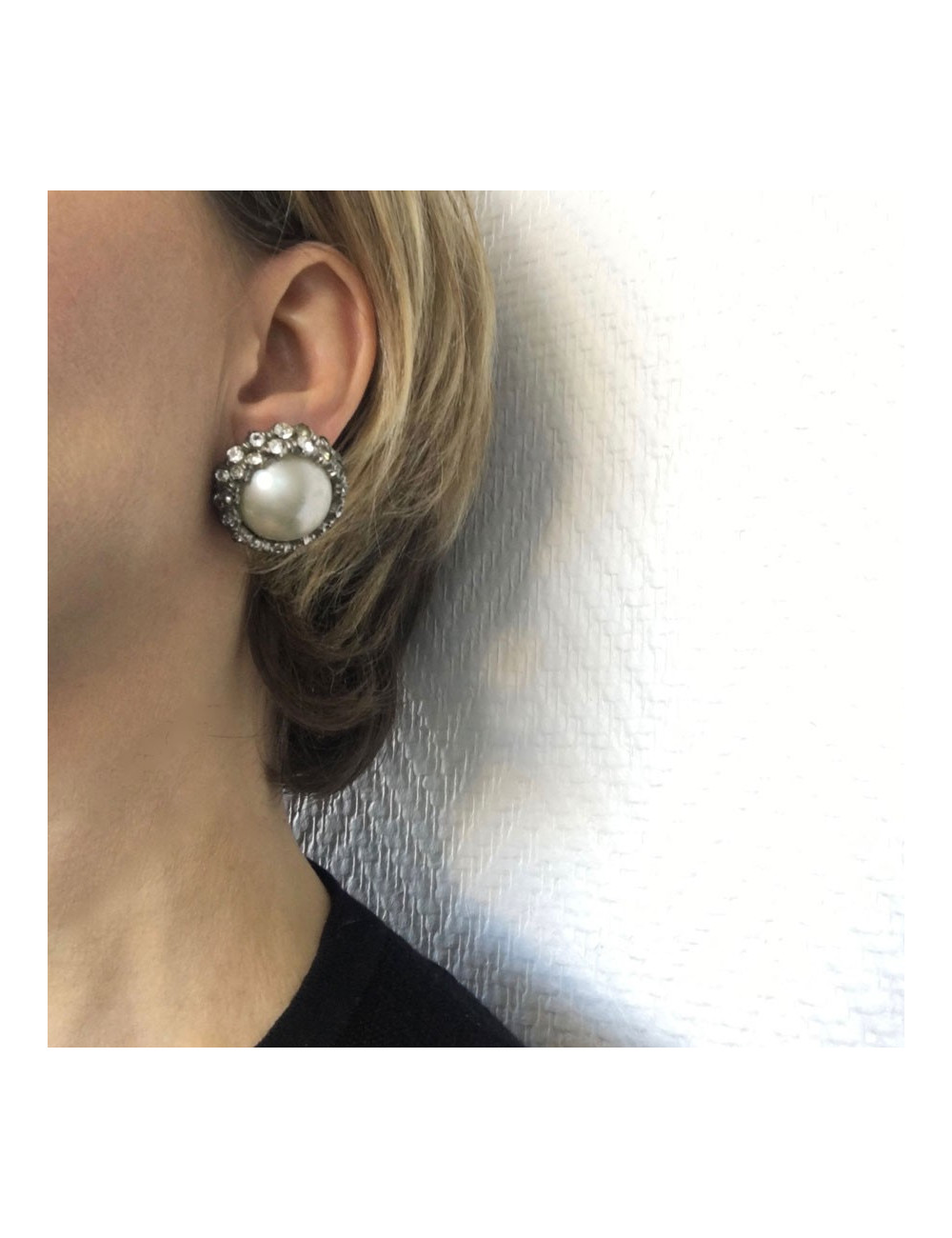 Boucles d'oreille clips CHANEL perle nacrée Vintage