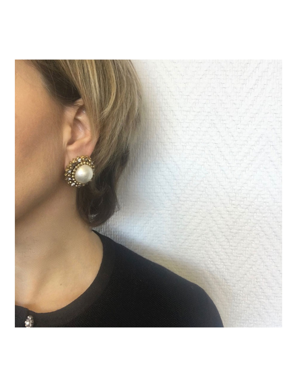 Boucles d'oreille clips CHANEL perle nacrée Vintage