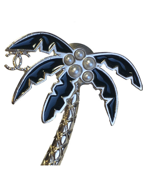 2017 pine's CHANEL Palm in silver metal and Pearly pearls