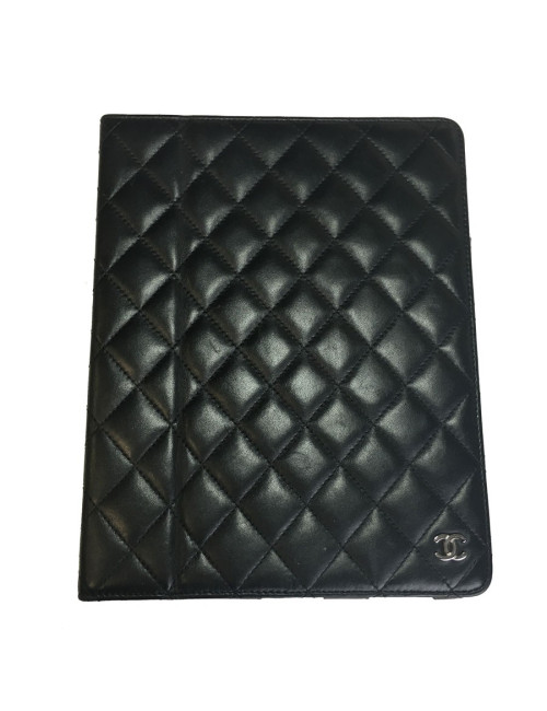 xxx Etui IPAD CHANEL en cuir matelassé noir