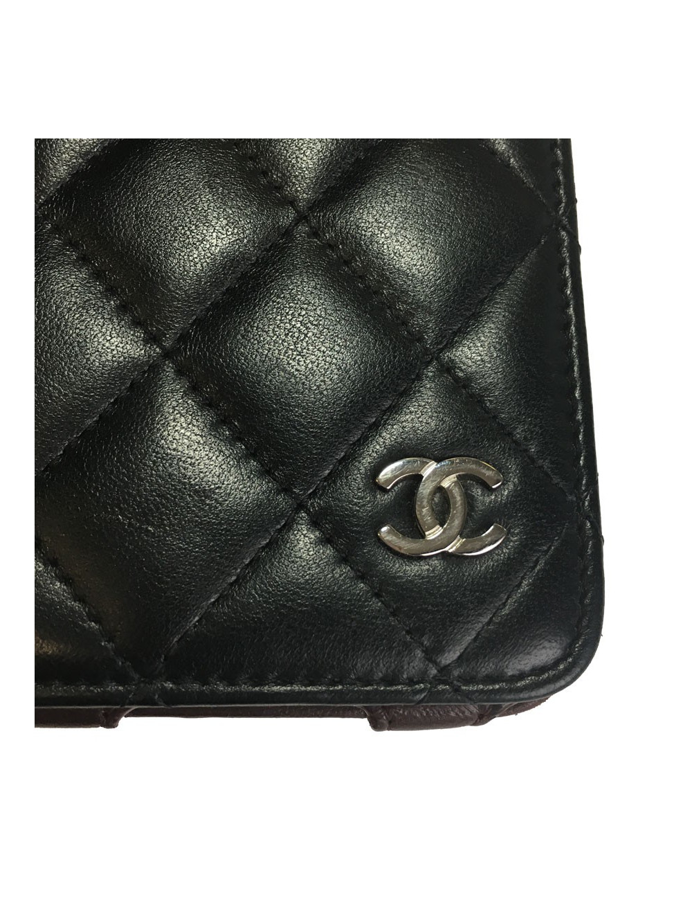 xxx Etui IPAD CHANEL en cuir matelassé noir