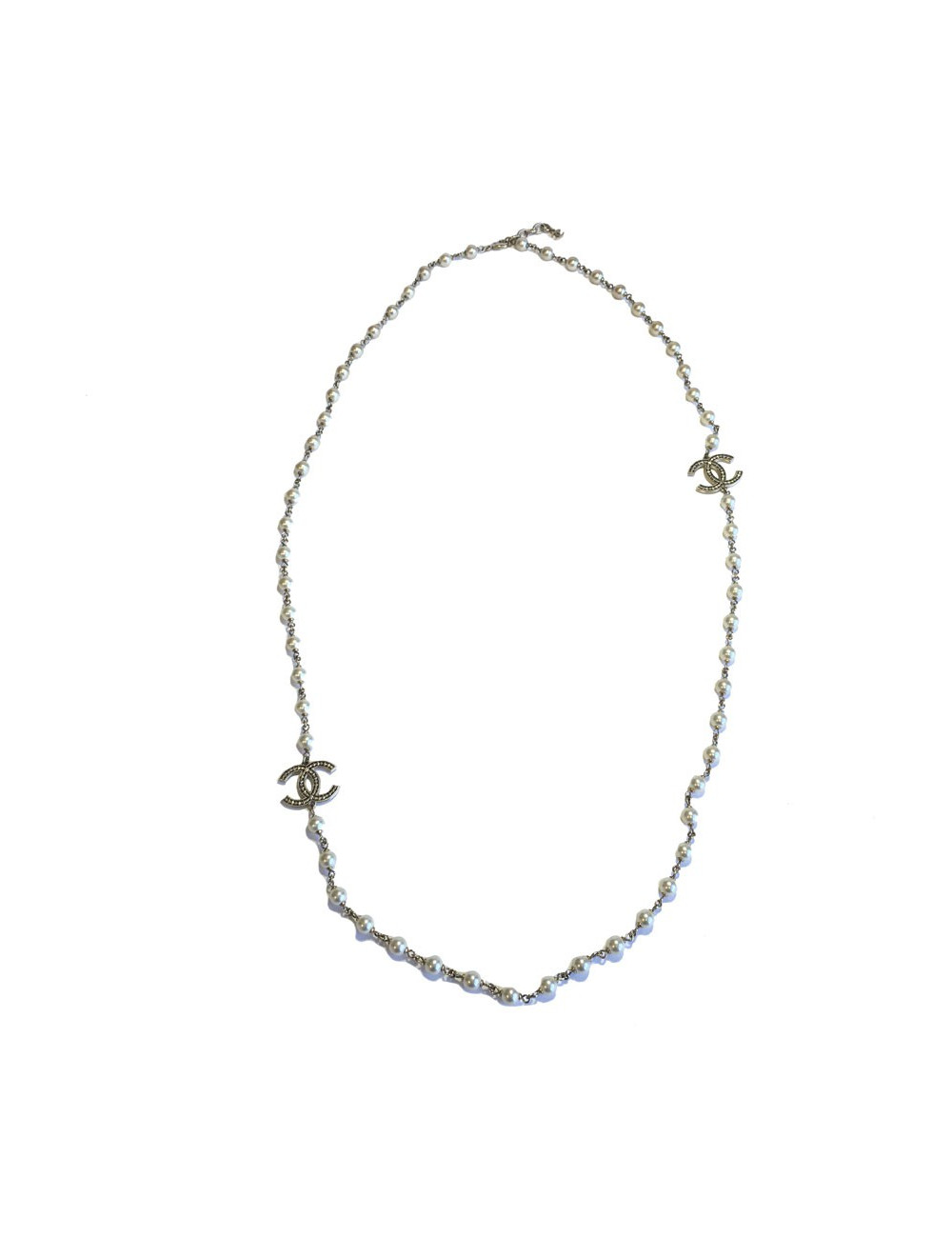 Sautoir CHANEL en perles nacrées et CC dorés