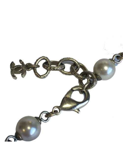 Sautoir CHANEL en perles nacrées et CC dorés