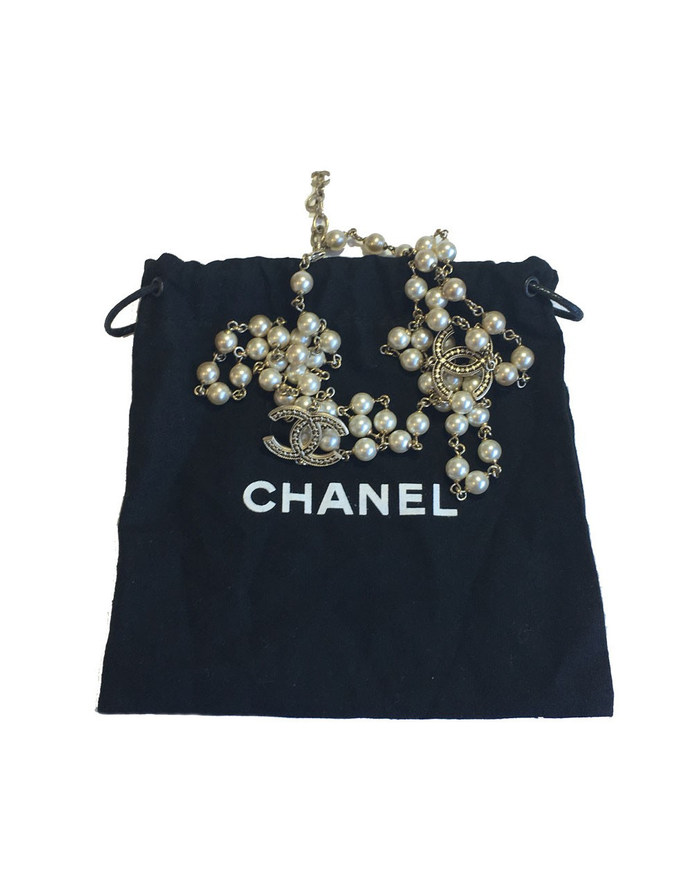 Sautoir CHANEL en perles nacrées et CC dorés