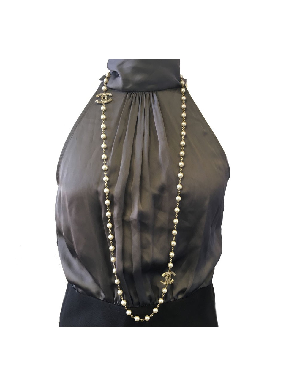 Sautoir CHANEL en perles nacrées et CC dorés