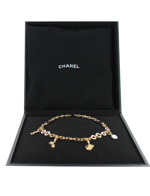 Collier CHANEL en or jaune et charms 