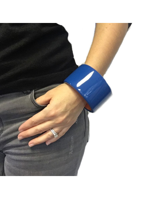 Manchette HERMÈS en bois laqué bleu et orange