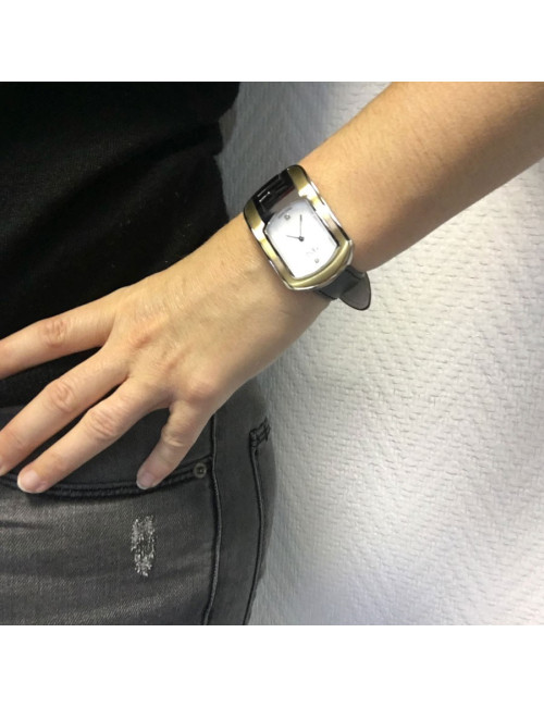 Shows FENDI collection Cameleon in black leather and gold metal