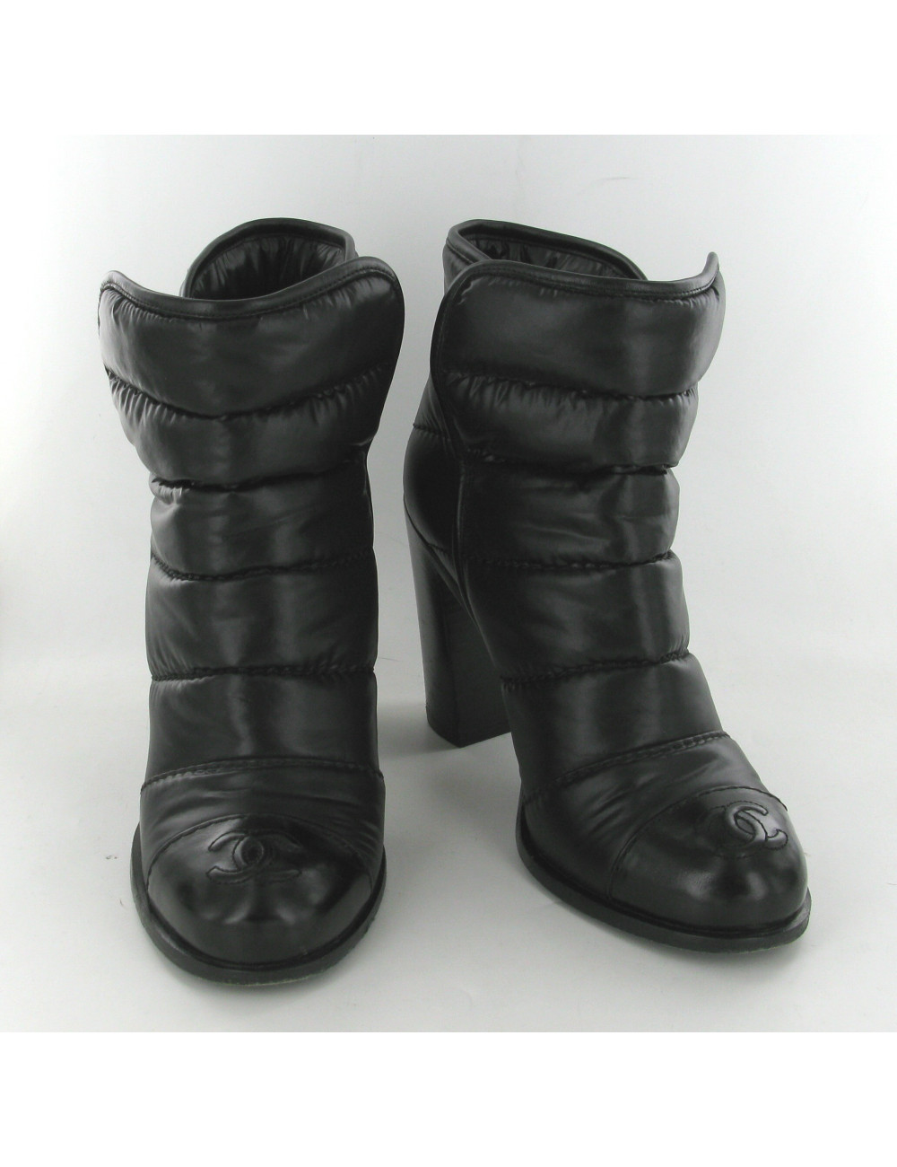 Boots tissu matelassé et cuir noir T36.5 CHANEL