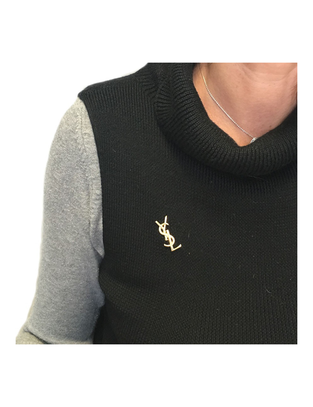 Pin s YSL  SAINT LAURENT
