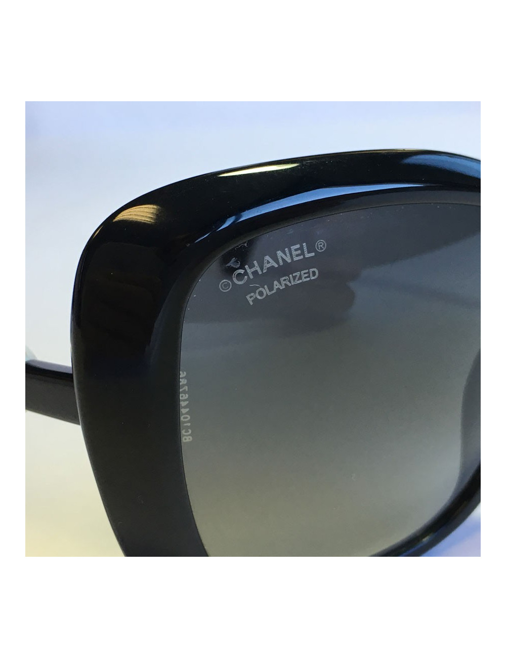 Lunettes de soleil CHANEL en plastique noir 