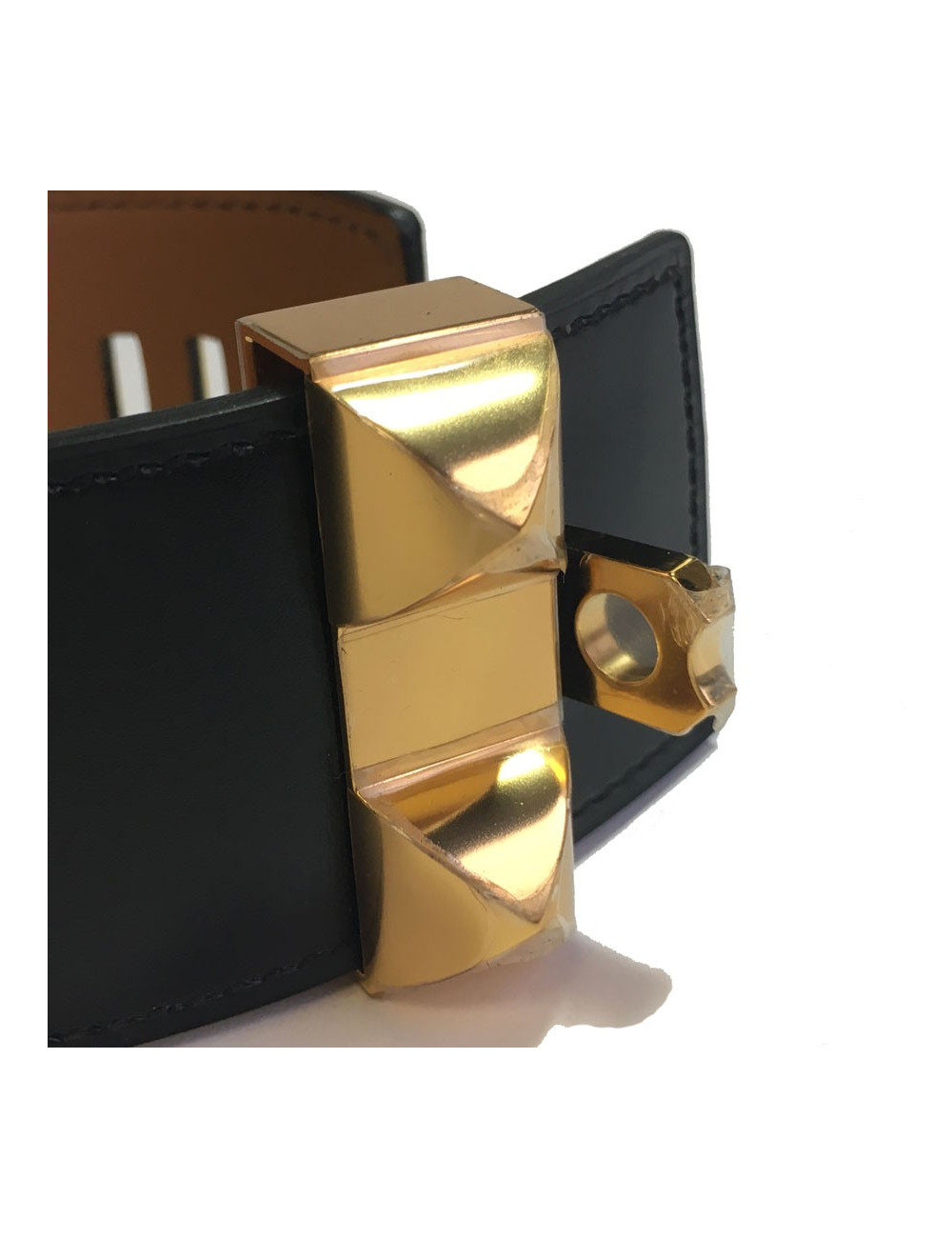 Manchette MEDOR HERMES en cuir box veau noir et bijouterie laiton plaqué or