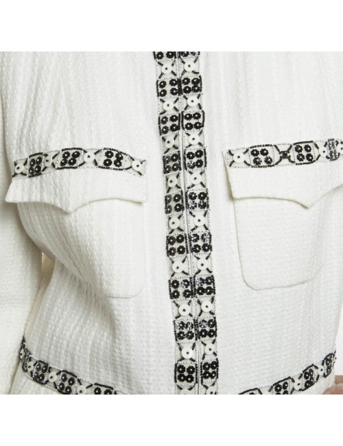Veste CHANEL T 46 blanche avec liserés  en perles,  sequins  et boutons blancs nacrés