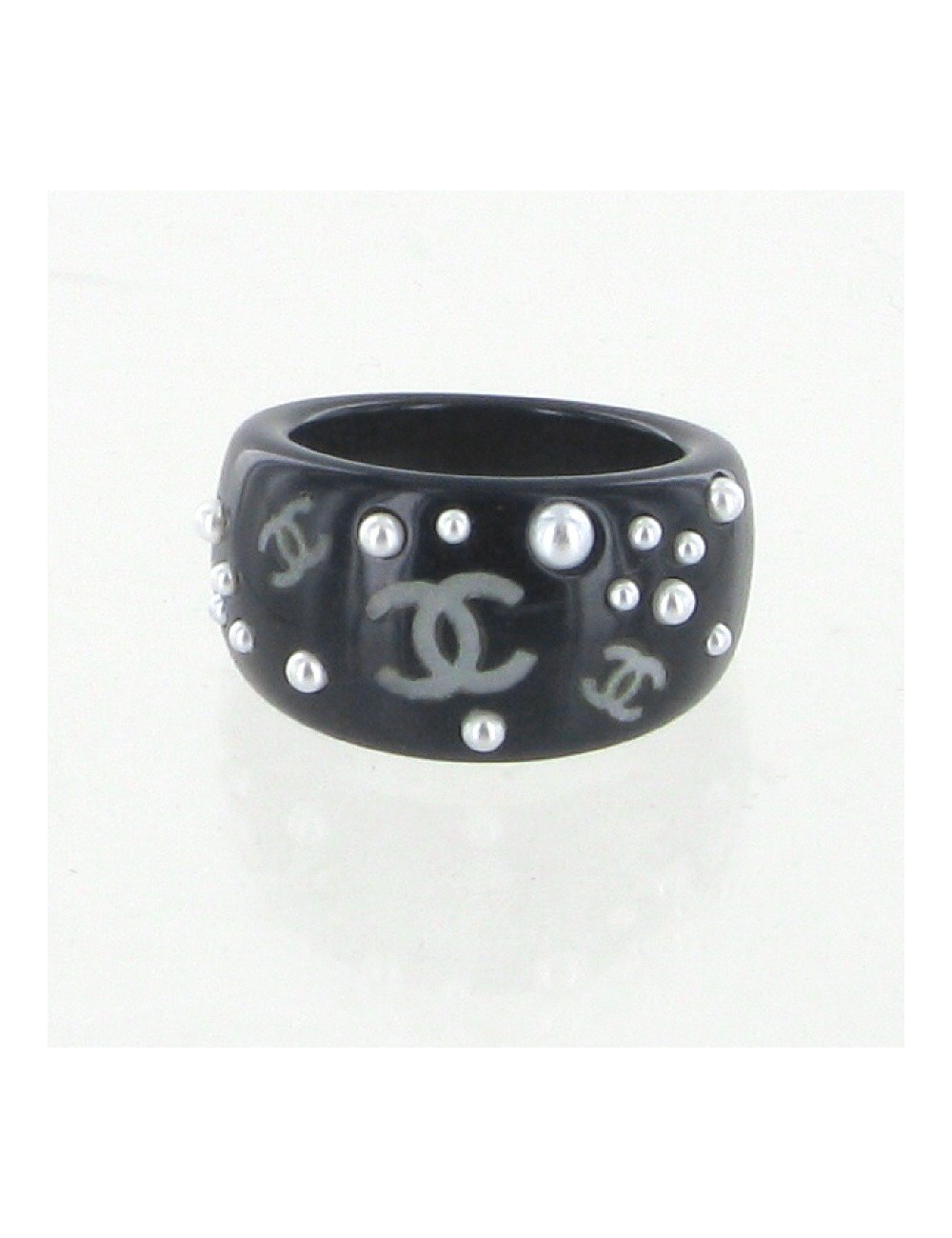 Bague noire perles et CC CHANEL