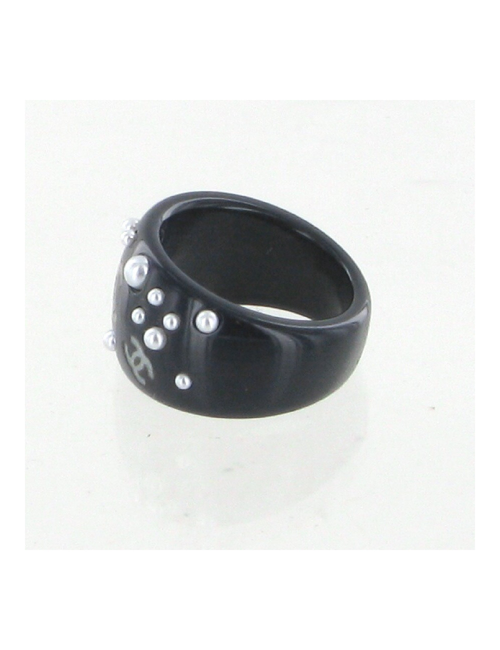 Bague noire perles et CC CHANEL