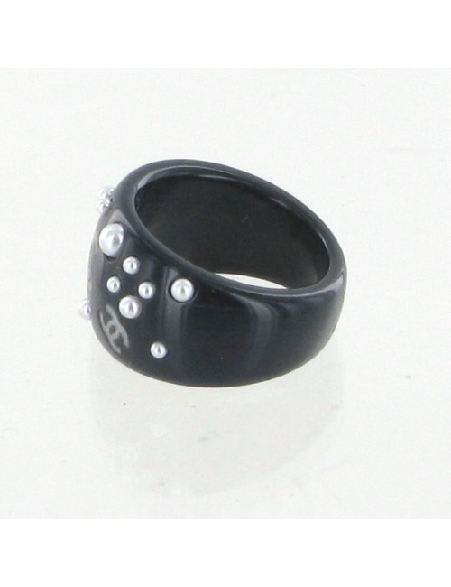 Bague noire perles et CC CHANEL