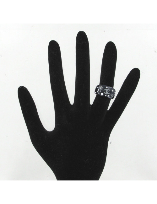 Bague noire perles et CC CHANEL