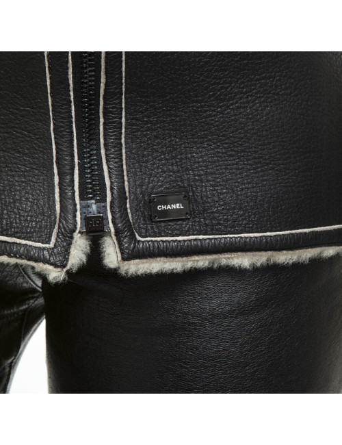 Veste CHANEL T 42 peau retournée noir interieur blanc