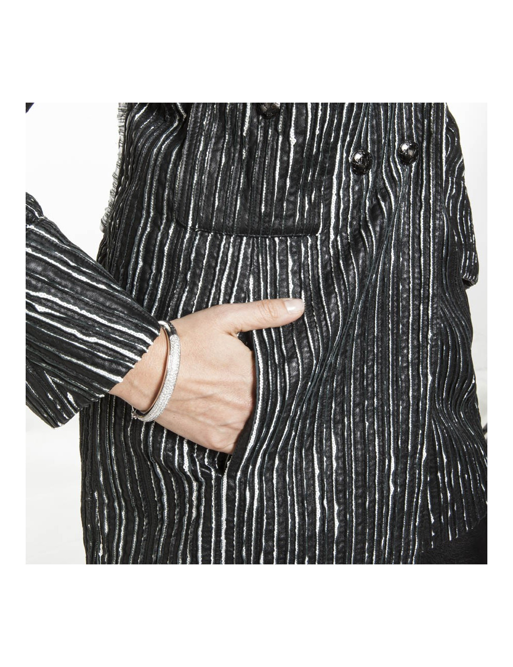 Caban CHANEL cuir rayé noir et blanc