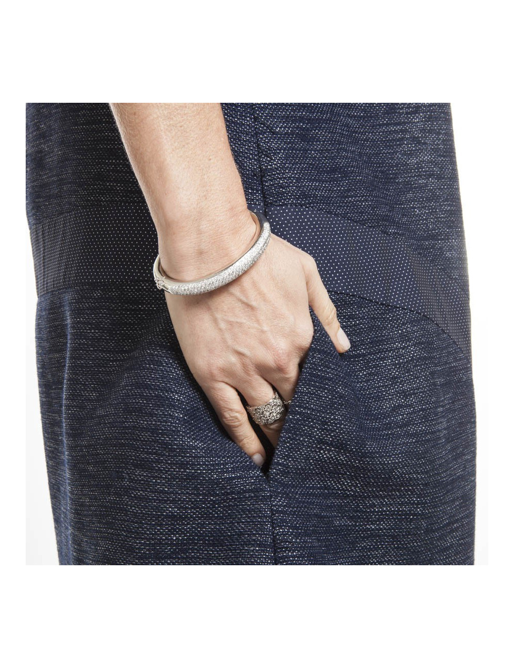 CHANEL T 50 en blue dress