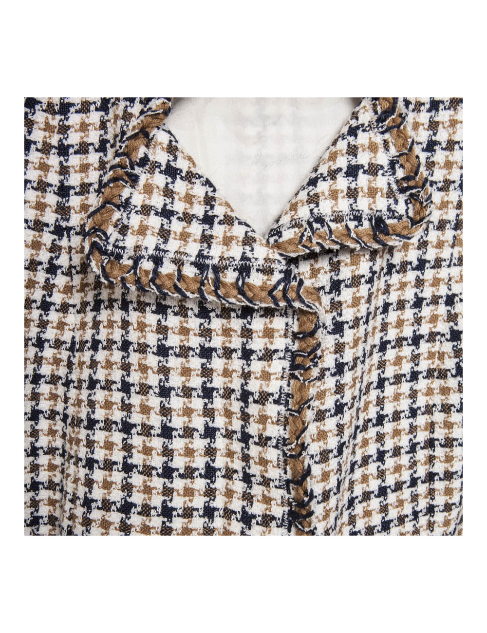 CHANEL T 42 en beige and blue houndstooth jacket