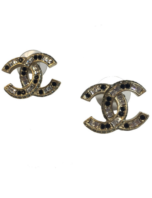 vvv Boucles d'oreilles clous CHANEL CC en métal doré et strass noirs et blancs