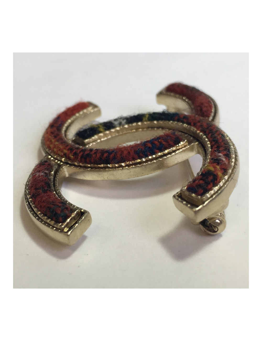 Broche CC CHANEL tweed écossais "Paris Edimbourg"