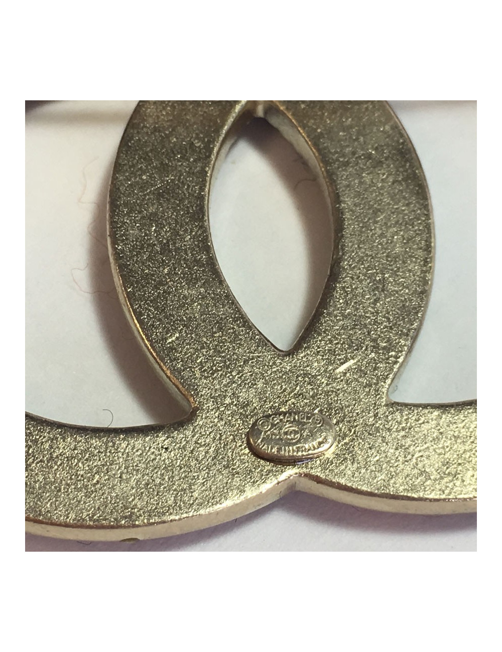 CHANEL 'Paris-Edinburgh' CC brooch in gilt metal and tweed