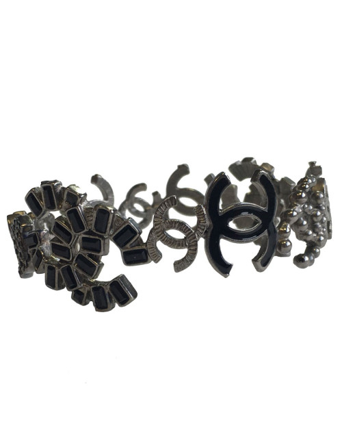 Bracelet CHANEL CC en métal ruthénium, strass et résine noirs