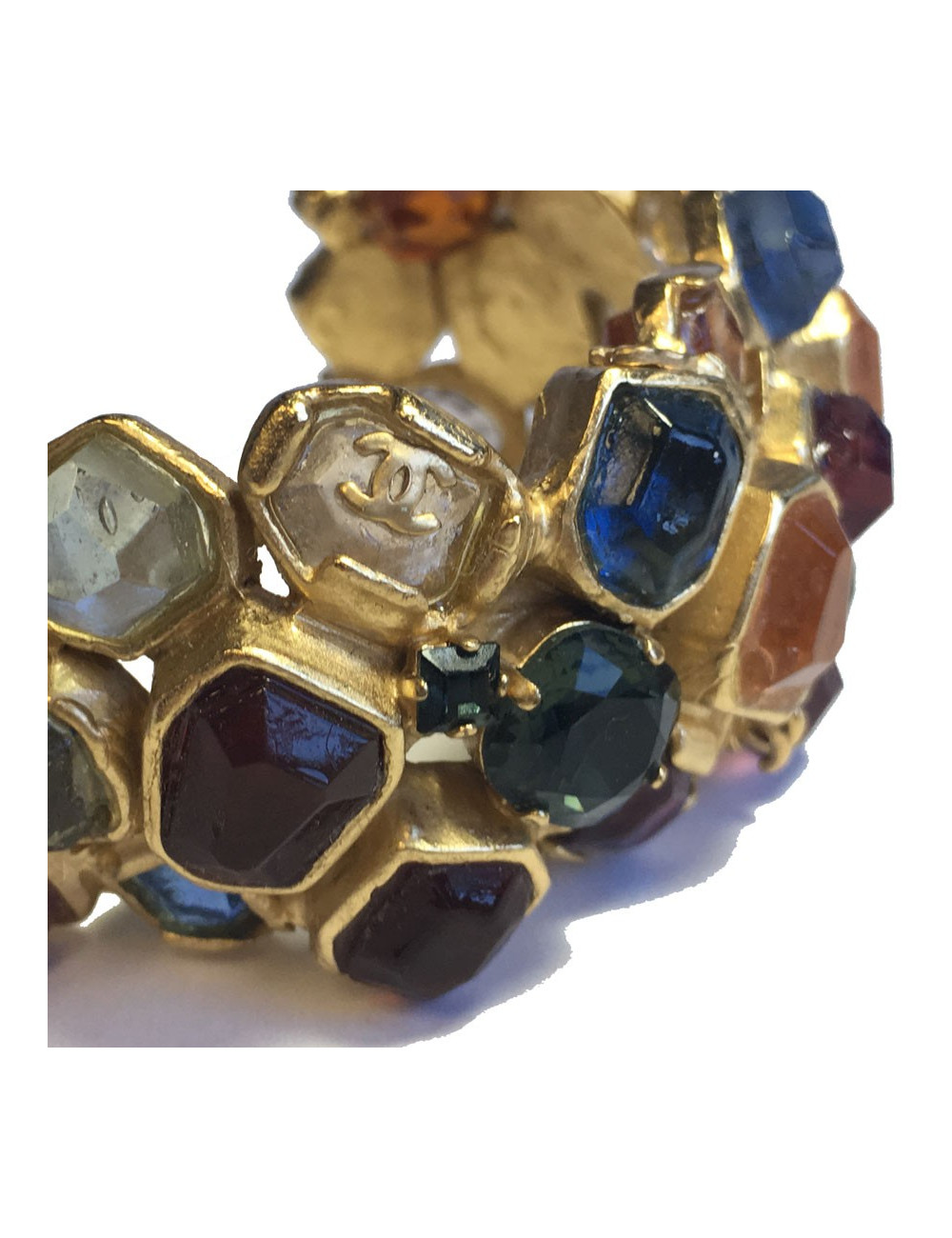  CHANEL Bracelet in gilded metal and multicolored stones