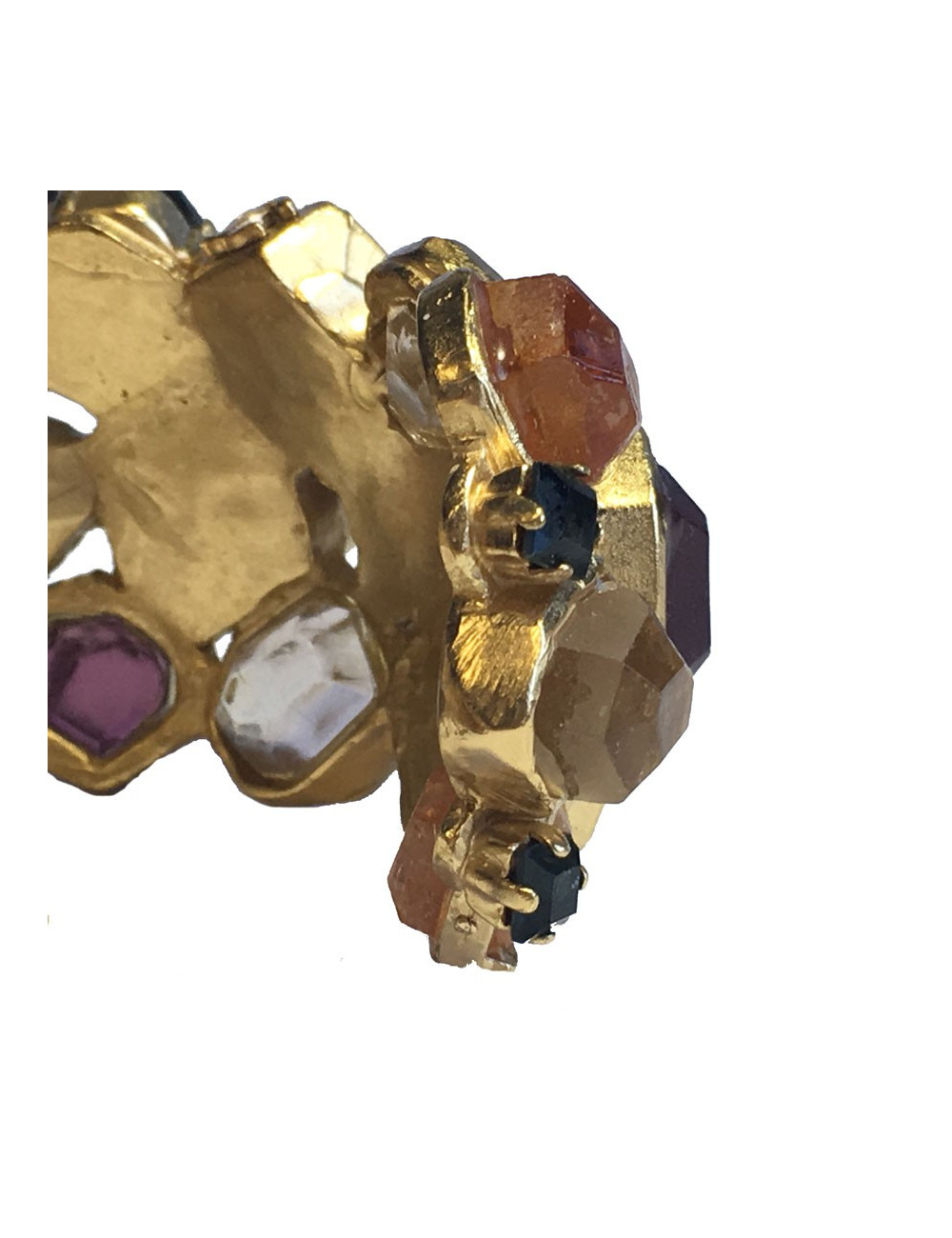  CHANEL Bracelet in gilded metal and multicolored stones