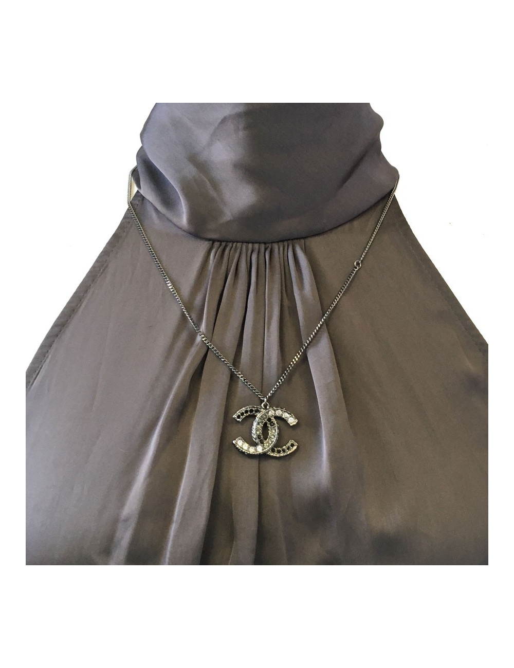 Collier CHANEL CC en ruthenium et strass